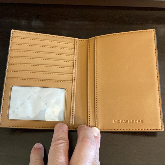 Authentic Michael Kors Passport Wallet - Picture 3 of 4